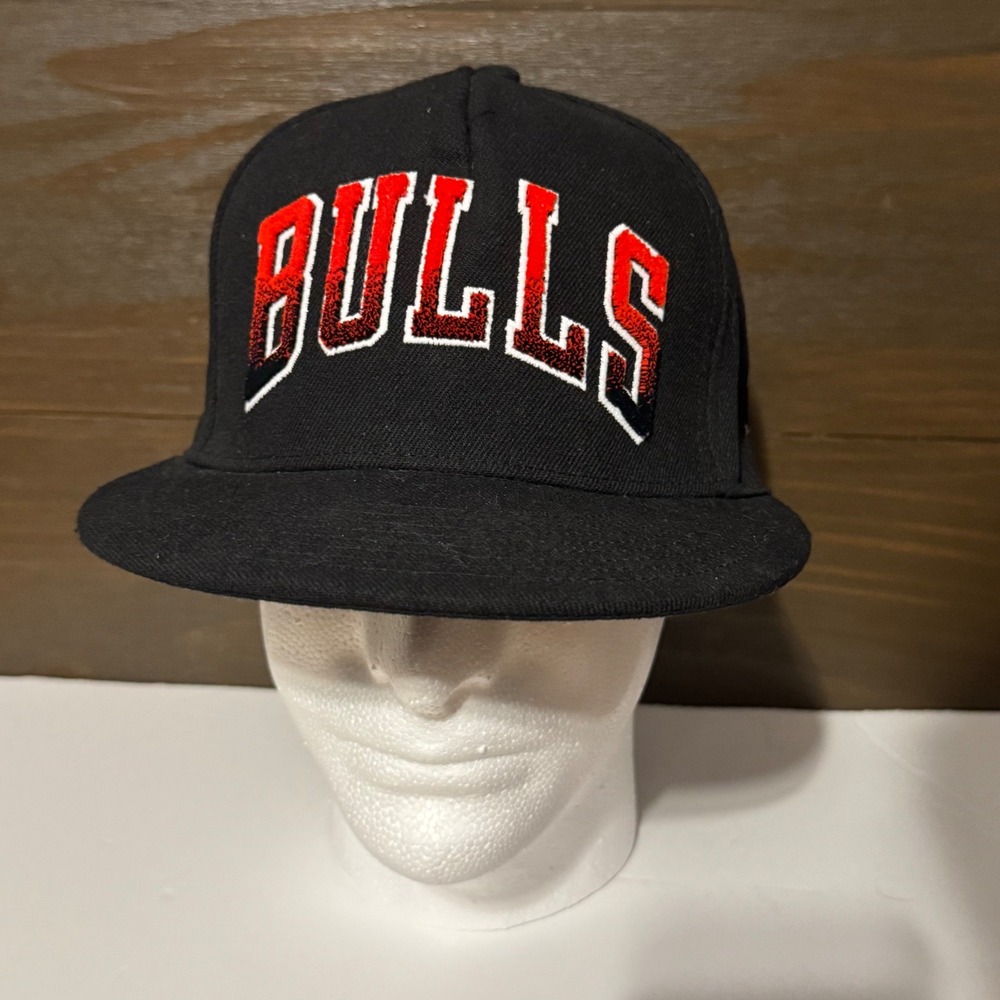 Ultra Game Chicago Bulls NBA Snapback Hat Embroidered Black Red OSFM Excellent